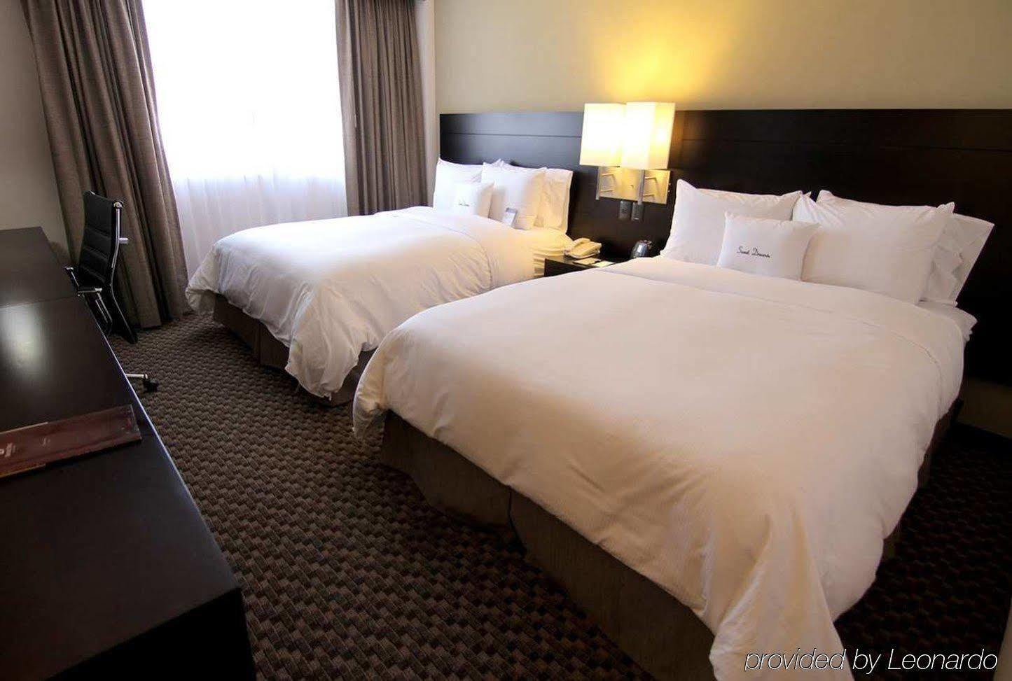 Отель Doubletree By Hilton Керетаро Номер фото